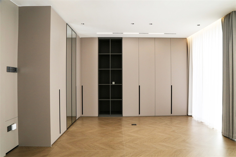 1757403143796687.jpg 二楼卧室衣帽间 (2).JPG
